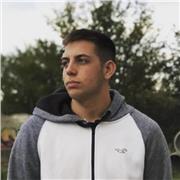 A todos aquellos que necesiten ayuda y aprender que el aprendizaje debe de ser basándose en la diversión y el interés